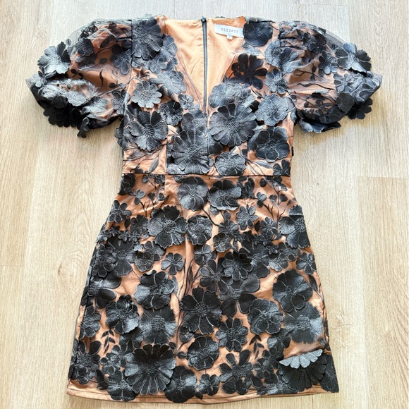 elliatt rosalind black floral applique 3d puff sleeve mini dress size large NEW - Picture 5 of 8